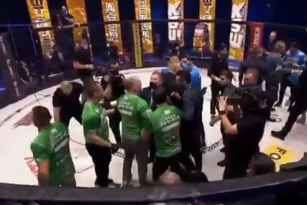Бойцы MMA из России и Словении спровоцировали массовую драку после поединка